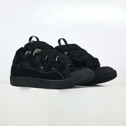 "Curb-Sneaker"