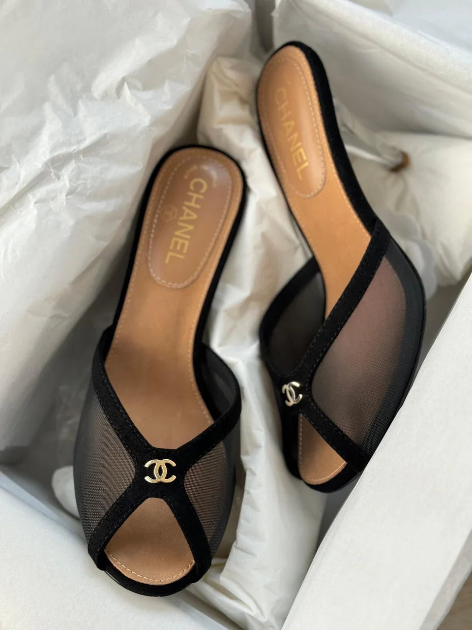 "CC" MESH GOING OUT HEELS