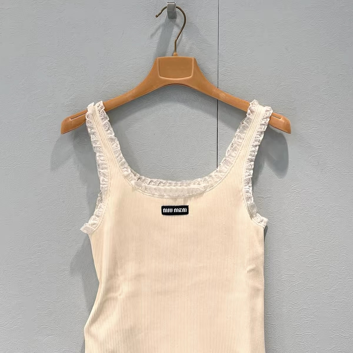 "MIU" TOP