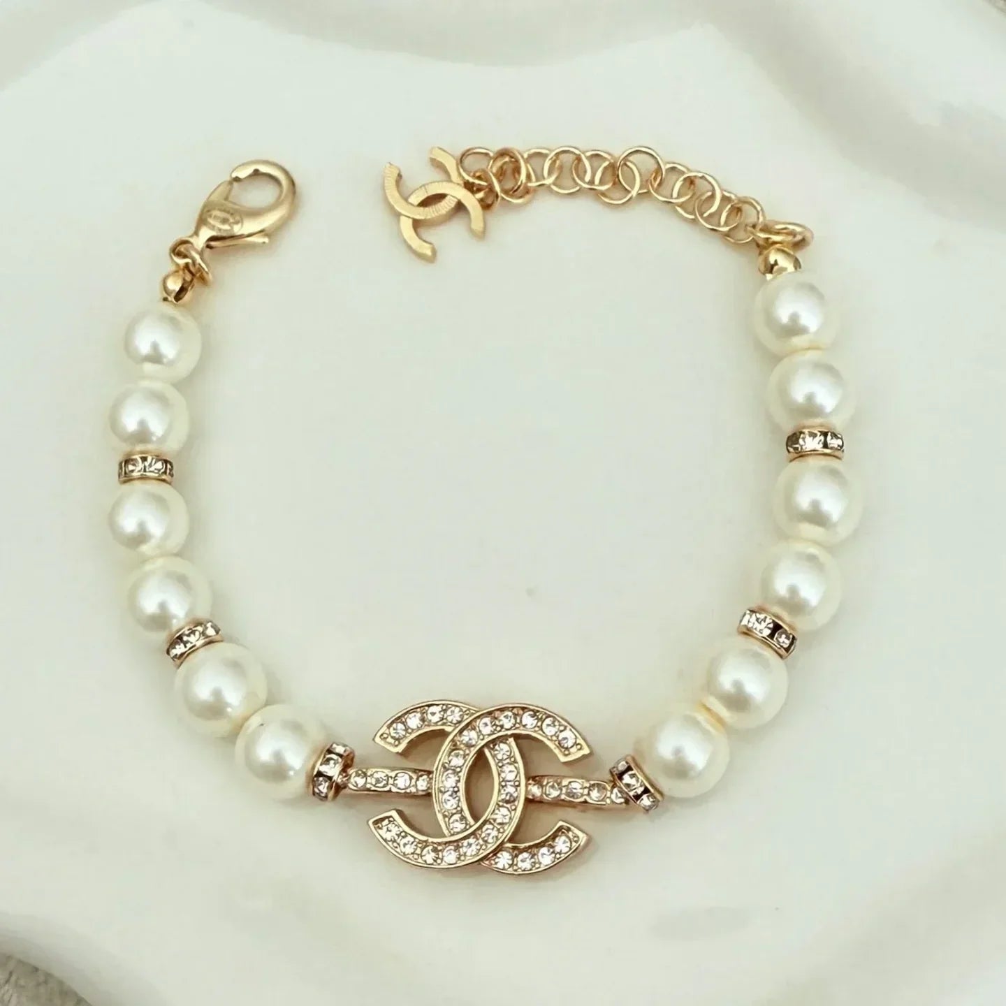 "CC" PEARLS BRACELET