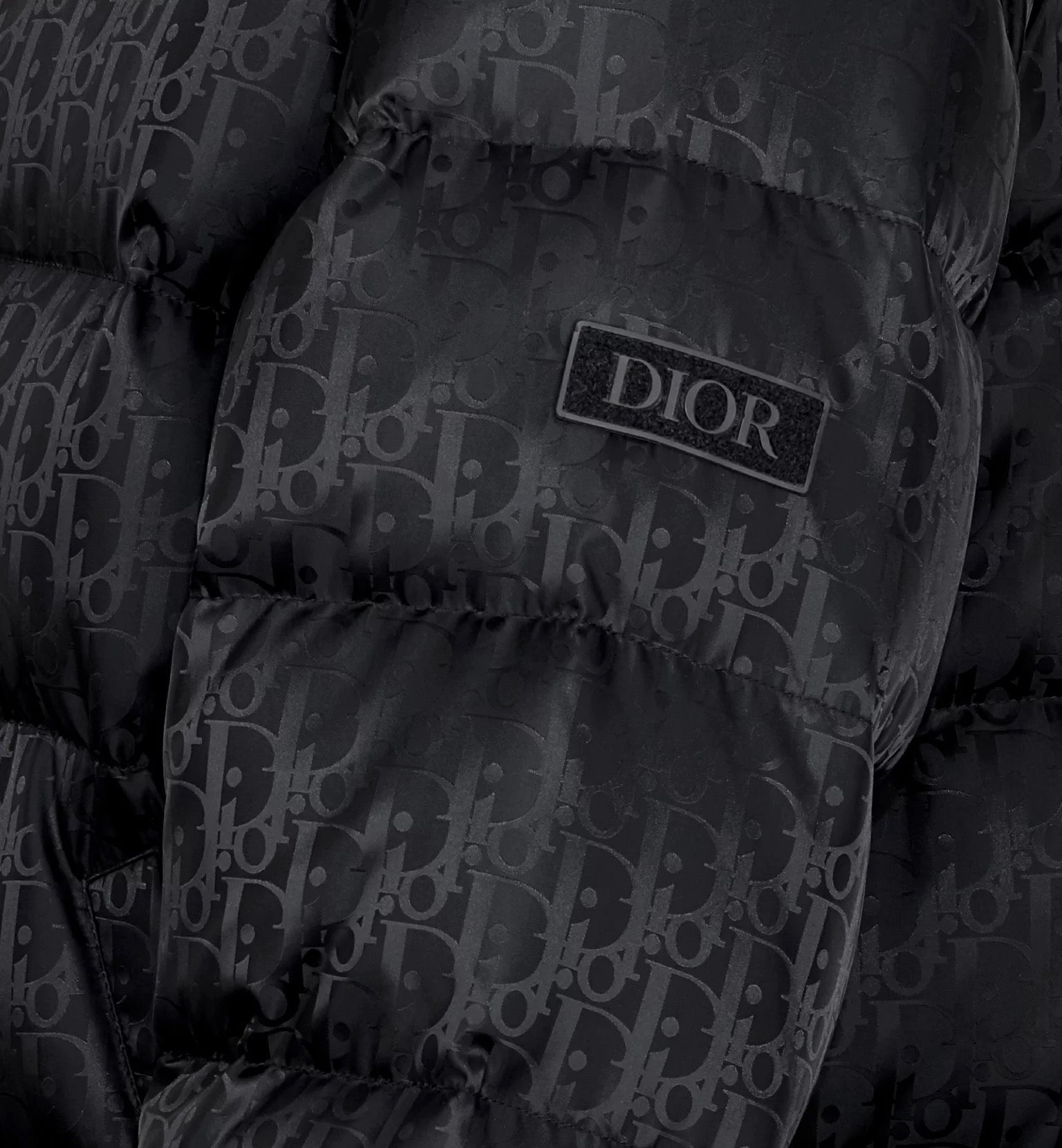 "D" Oblique Puffer Schwarz