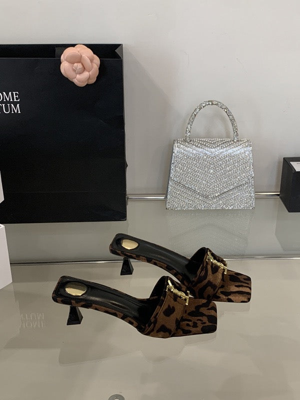 "YSL" KITTEN HEELD