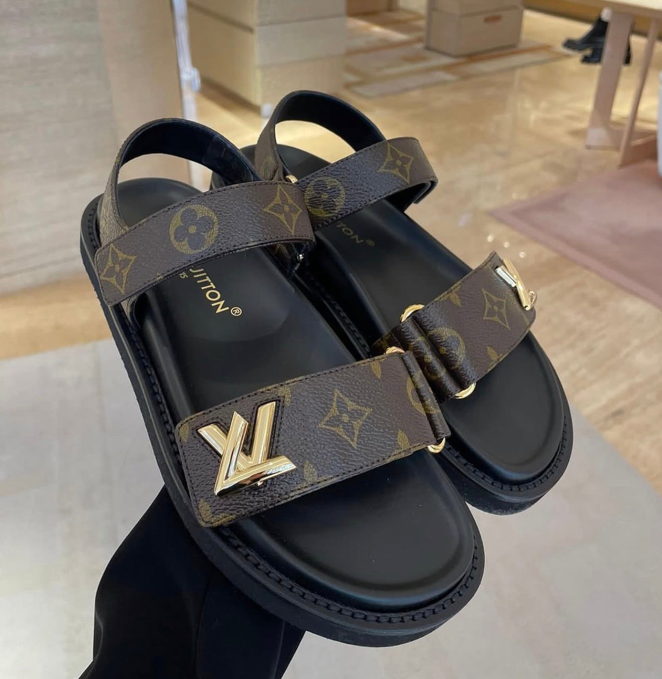 LV SUNSET COMFORT SANDALS