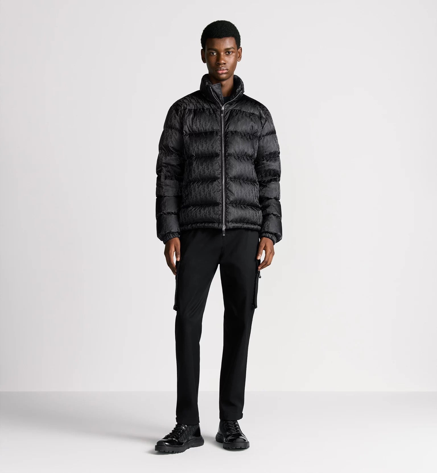 "D" Oblique Puffer Schwarz