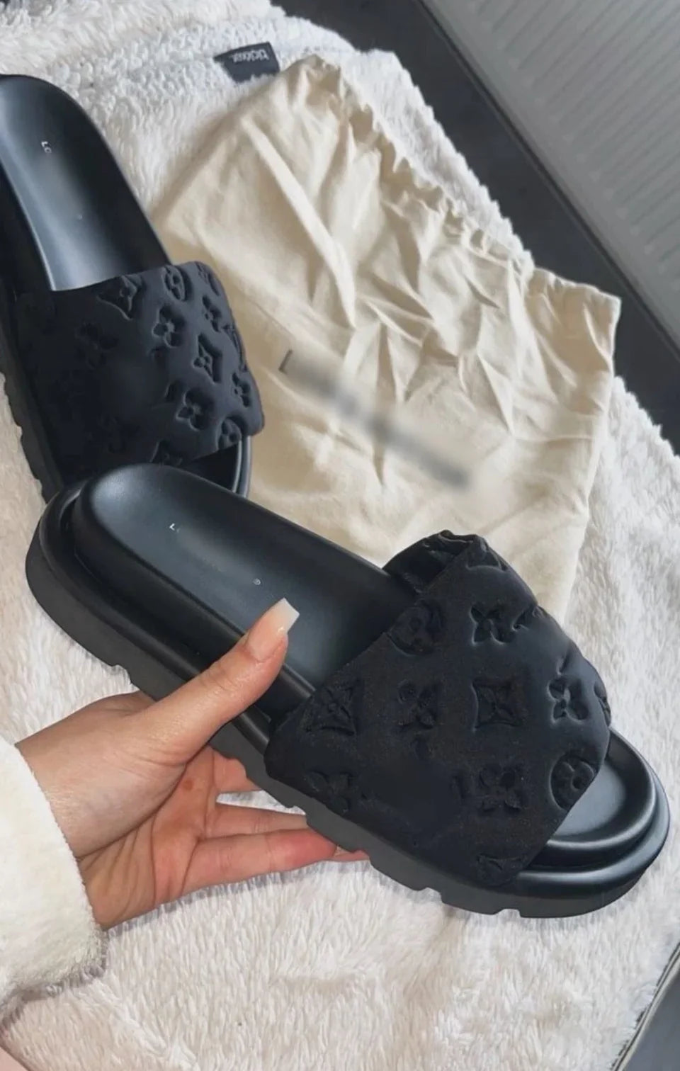 LV PILLOW SLIDES BLACK